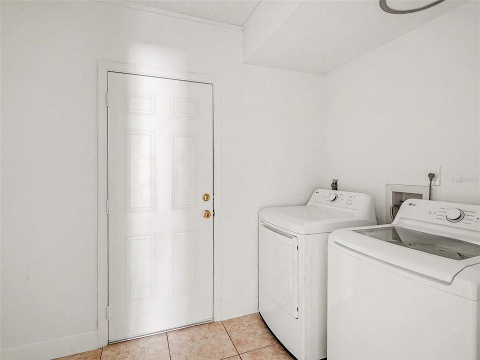 Activo con contrato: $389,950 (3 camas, 3 baños, 2418 Pies cuadrados)