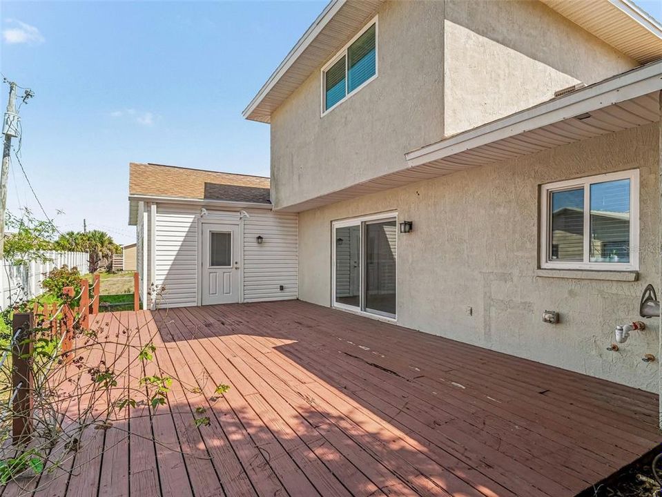 Activo con contrato: $389,950 (3 camas, 3 baños, 2418 Pies cuadrados)
