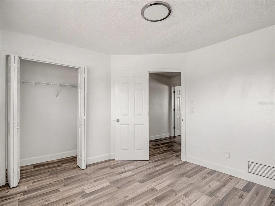 Activo con contrato: $389,950 (3 camas, 3 baños, 2418 Pies cuadrados)