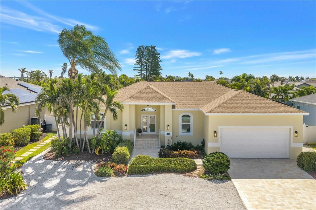 For Sale: $1,095,000 (3 beds, 2 baths, 2420 Square Feet)