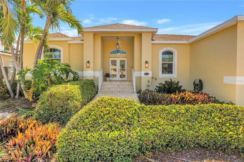 For Sale: $1,095,000 (3 beds, 2 baths, 2420 Square Feet)