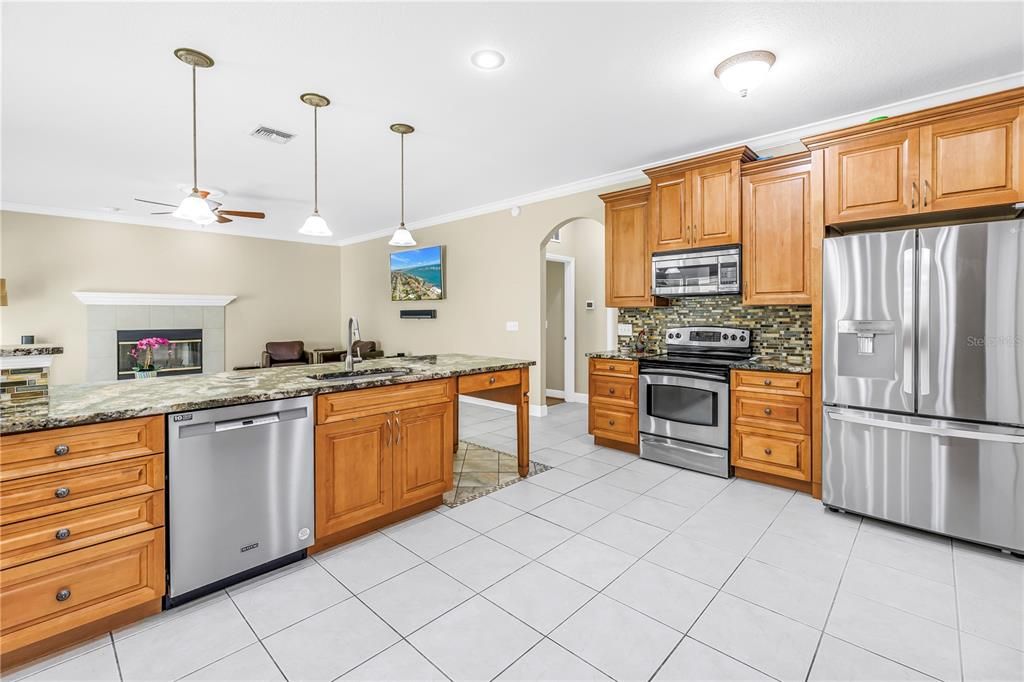 For Sale: $1,095,000 (3 beds, 2 baths, 2420 Square Feet)