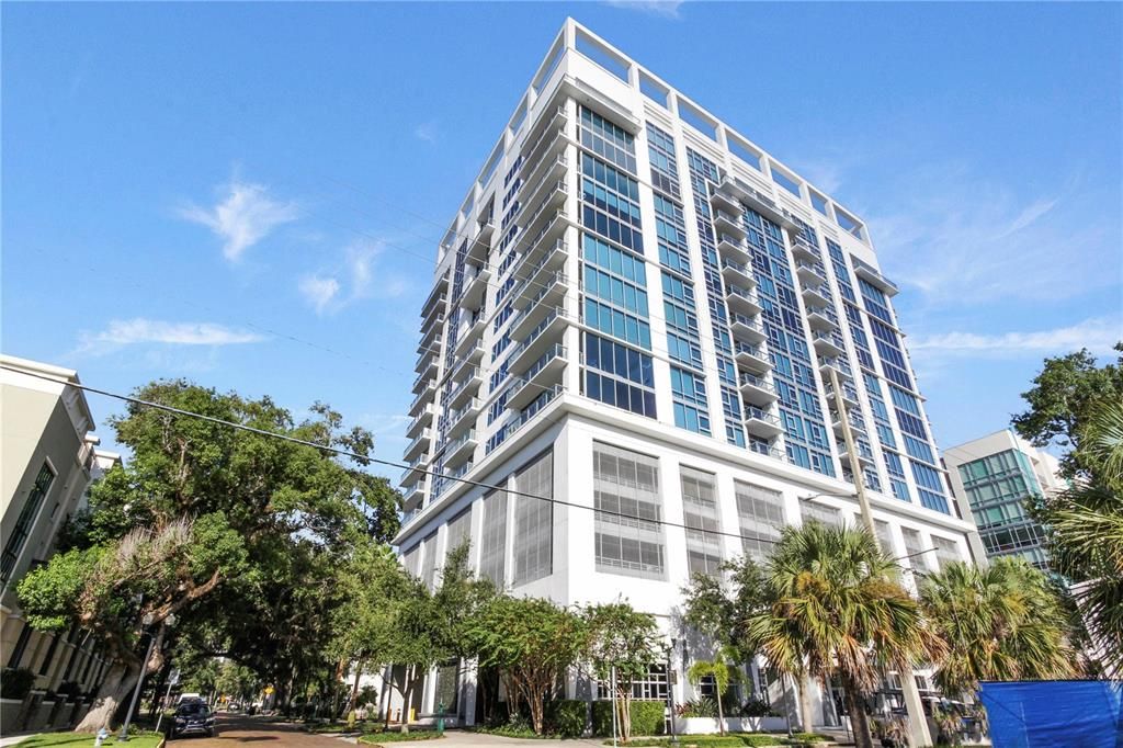 For Rent: $4,750 (2 beds, 2 baths, 2000 Square Feet)