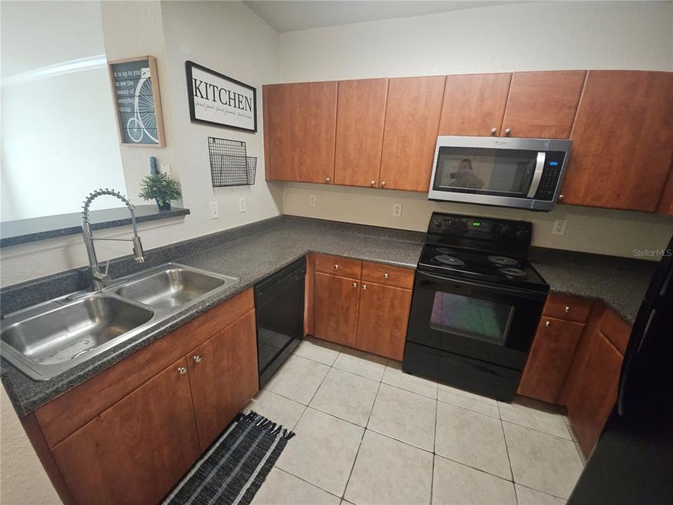 Activo con contrato: $1,550 (1 camas, 1 baños, 739 Pies cuadrados)