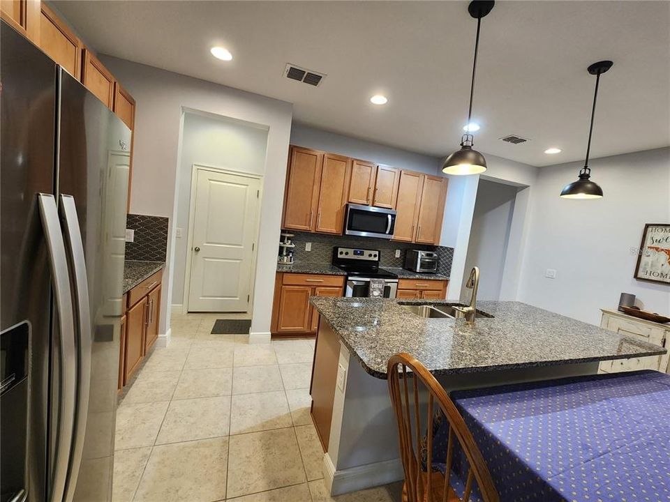 For Rent: $2,998 (3 beds, 2 baths, 1888 Square Feet)