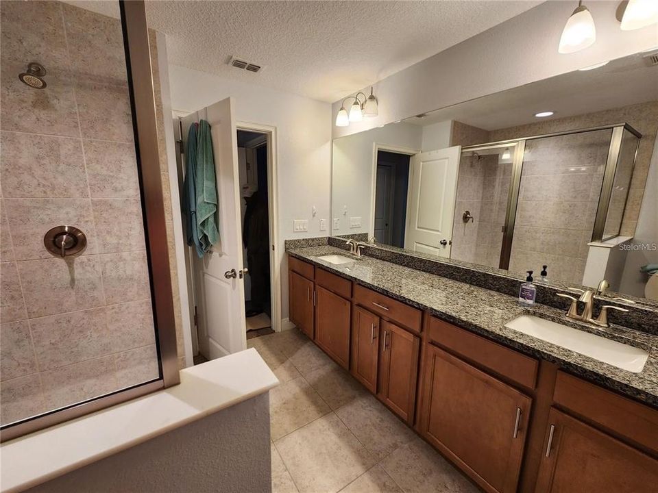For Rent: $2,998 (3 beds, 2 baths, 1888 Square Feet)