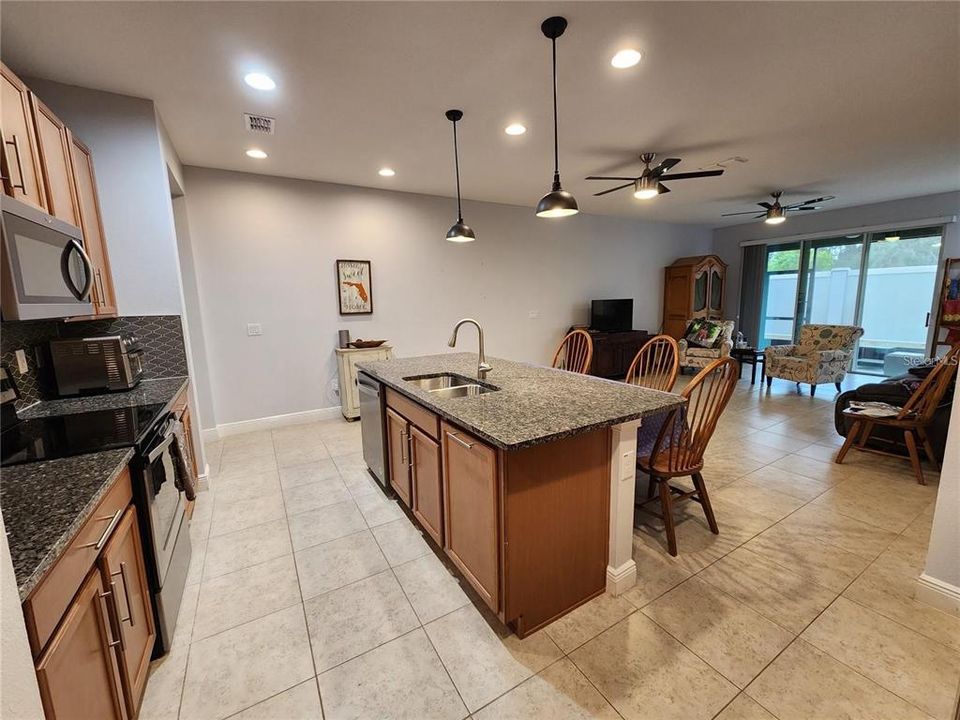 For Rent: $2,998 (3 beds, 2 baths, 1888 Square Feet)