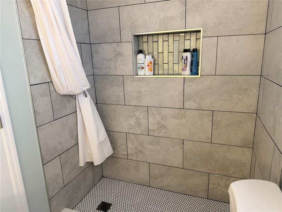 For Sale: $305,900 (3 beds, 2 baths, 1352 Square Feet)