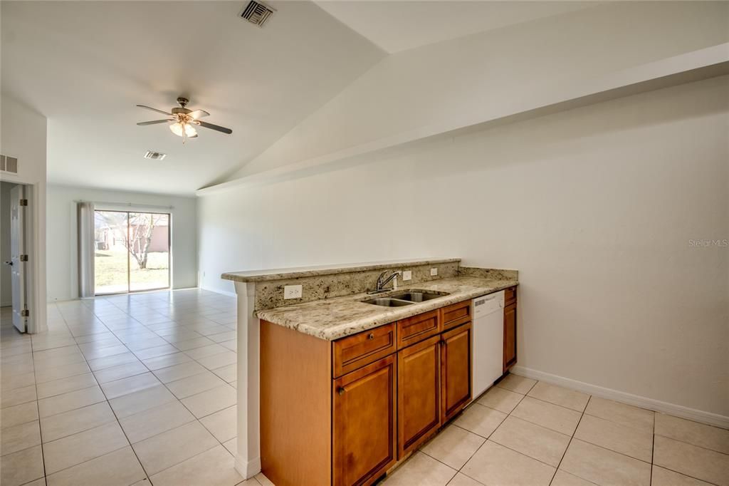 For Sale: $460,000 (6 beds, 0 baths, 2418 Square Feet)