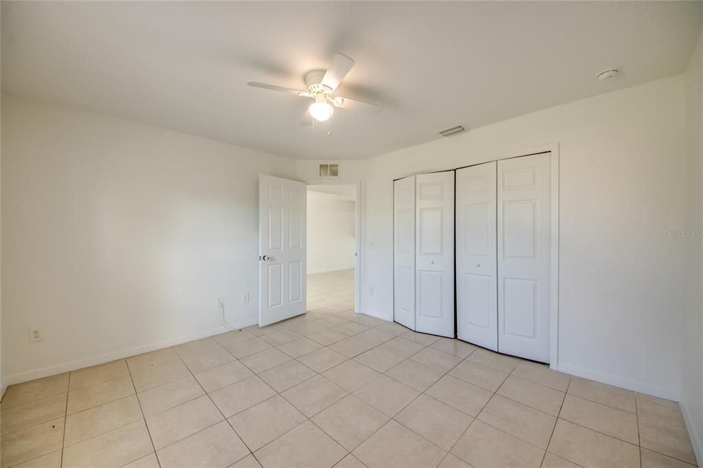 For Sale: $460,000 (6 beds, 0 baths, 2418 Square Feet)