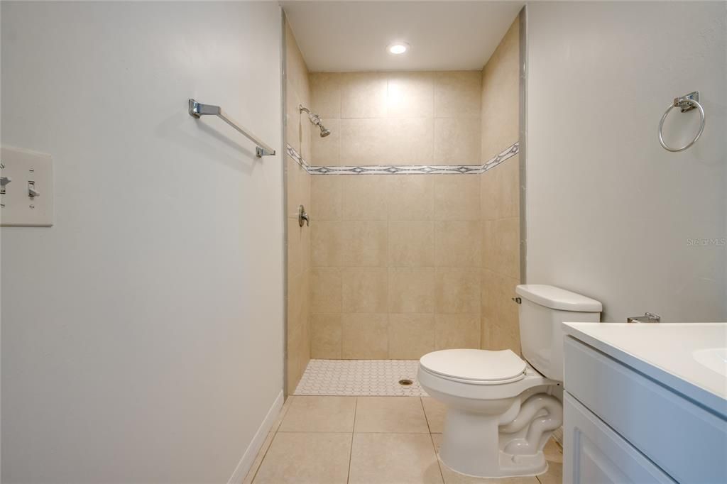 For Sale: $460,000 (6 beds, 0 baths, 2418 Square Feet)