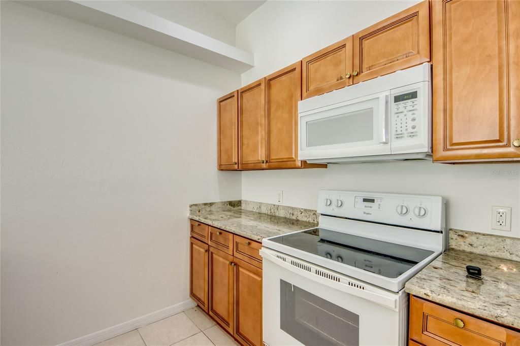 For Sale: $460,000 (6 beds, 0 baths, 2418 Square Feet)