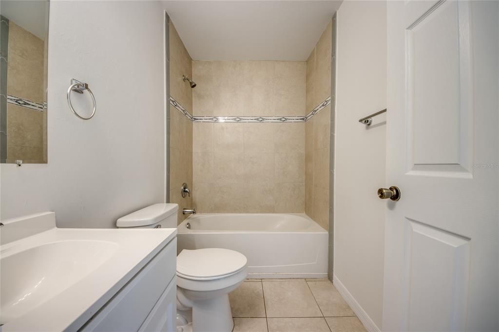 For Sale: $460,000 (6 beds, 0 baths, 2418 Square Feet)