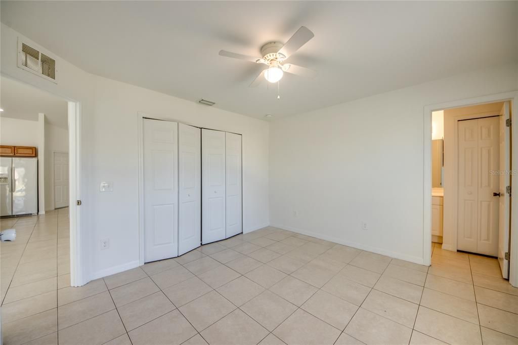 For Sale: $460,000 (6 beds, 0 baths, 2418 Square Feet)