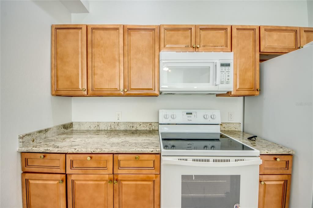 For Sale: $460,000 (6 beds, 0 baths, 2418 Square Feet)