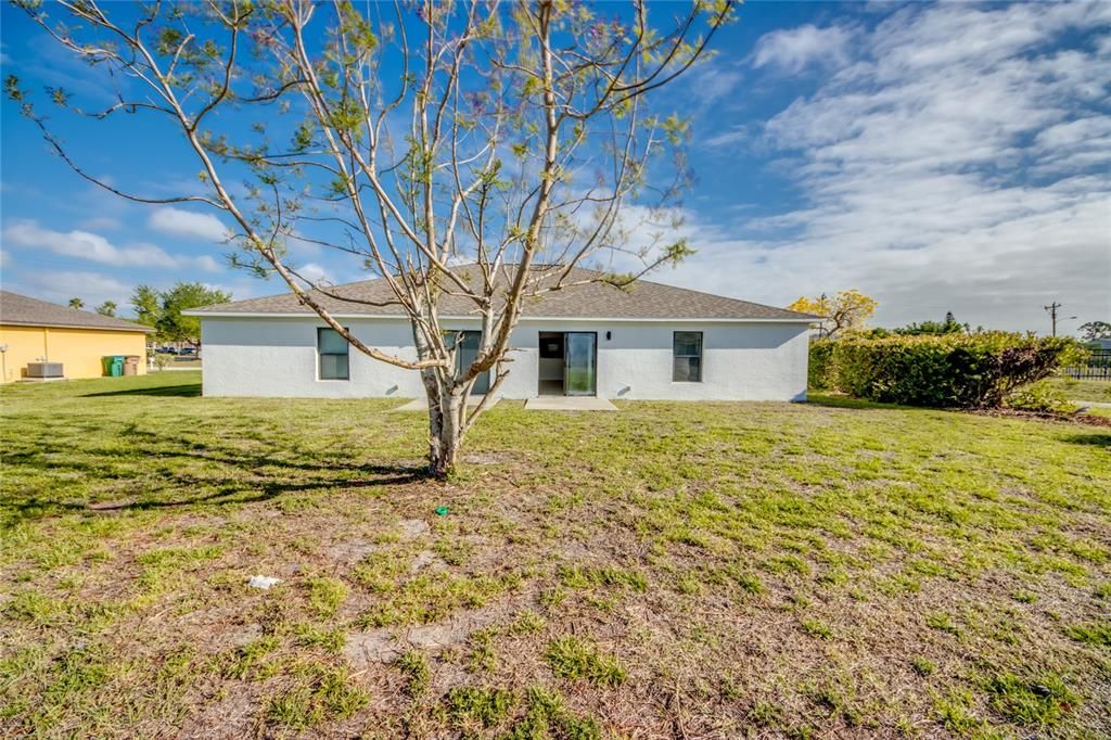 For Sale: $460,000 (6 beds, 0 baths, 2418 Square Feet)
