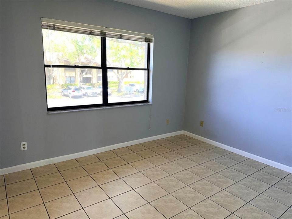 Activo con contrato: $1,600 (2 camas, 2 baños, 930 Pies cuadrados)