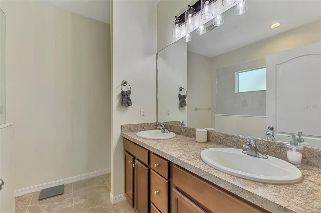 For Sale: $450,000 (3 beds, 2 baths, 1744 Square Feet)