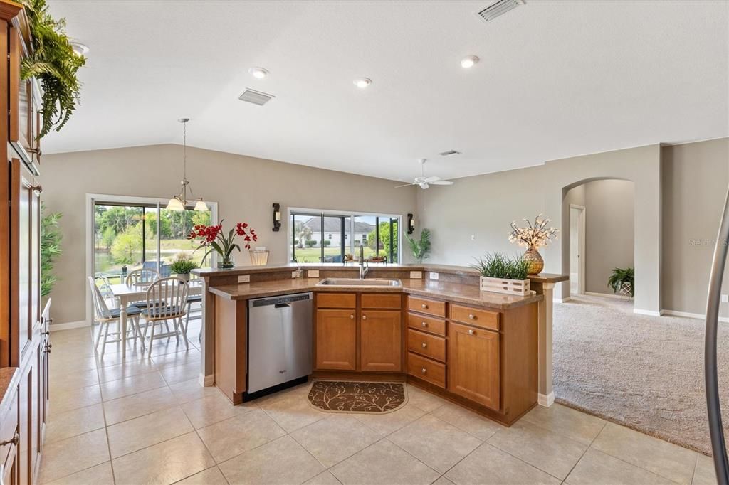 Activo con contrato: $679,000 (3 camas, 2 baños, 2013 Pies cuadrados)