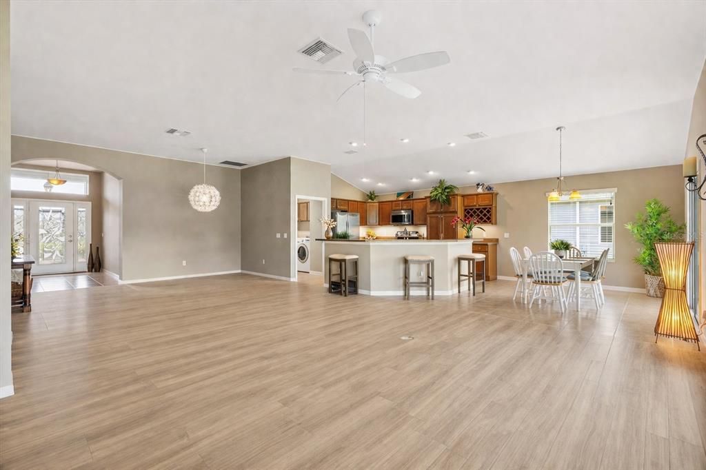 Activo con contrato: $679,000 (3 camas, 2 baños, 2013 Pies cuadrados)