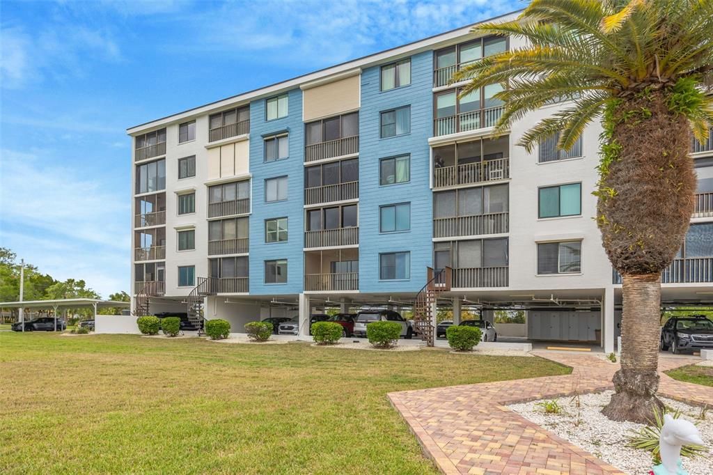 For Sale: $299,000 (2 beds, 2 baths, 1025 Square Feet)