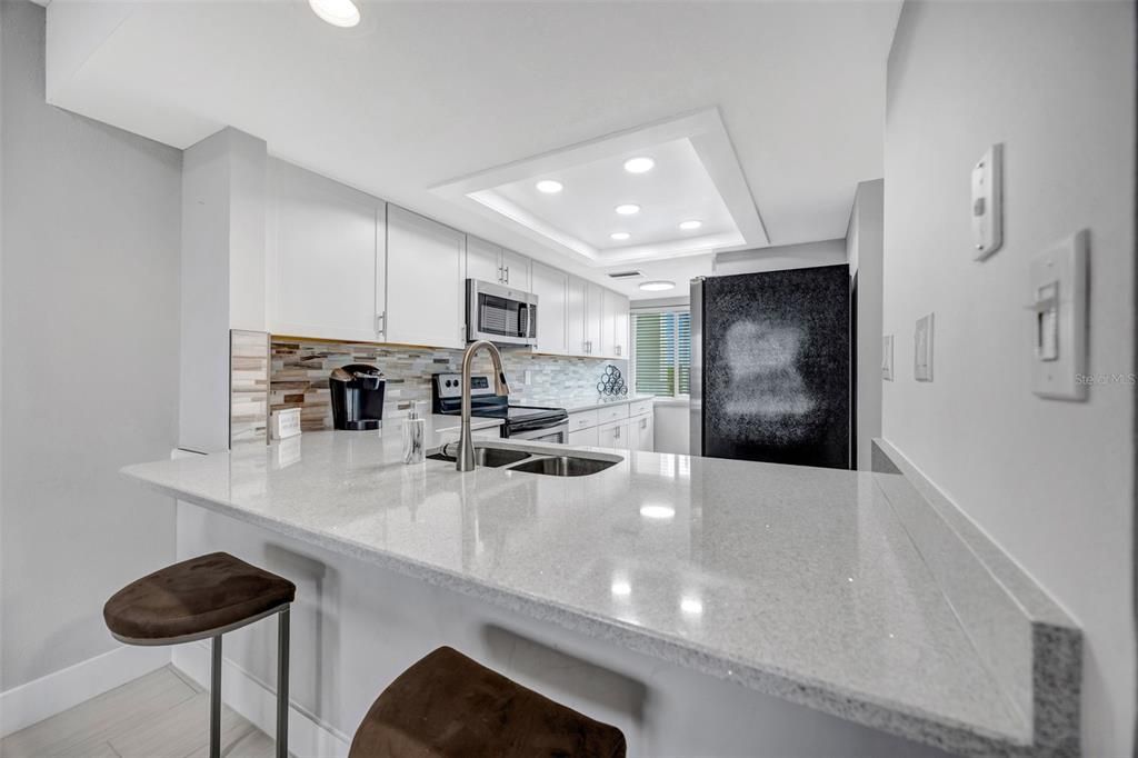 For Sale: $299,000 (2 beds, 2 baths, 1025 Square Feet)
