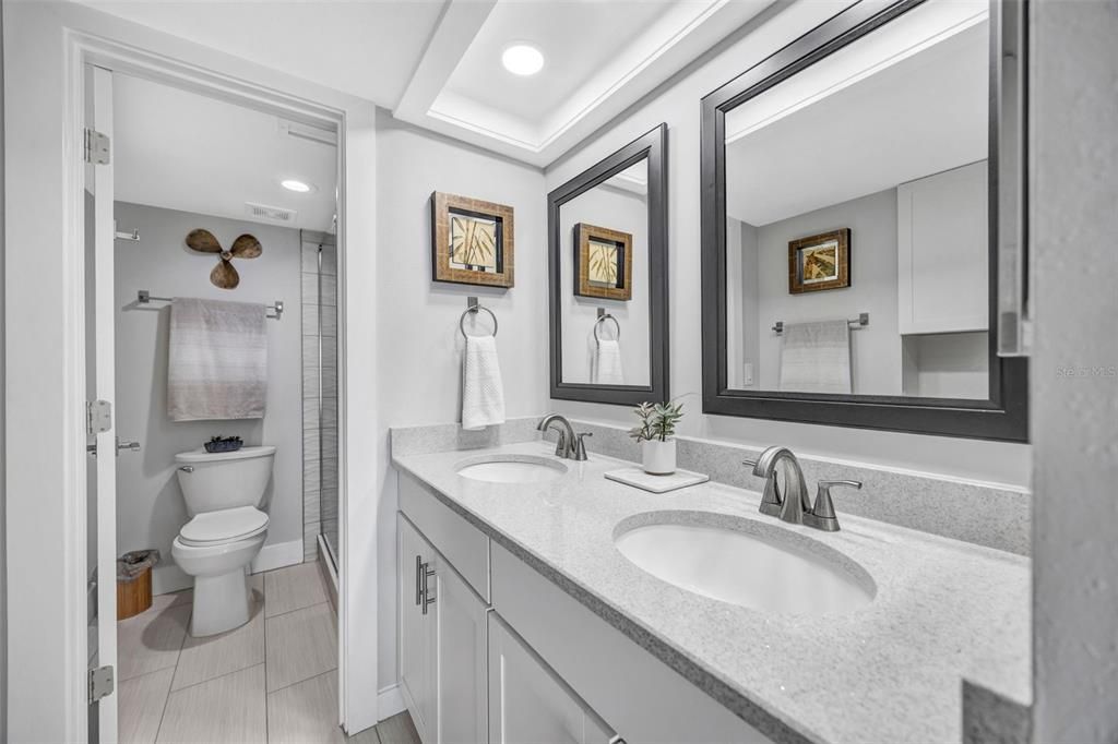 For Sale: $299,000 (2 beds, 2 baths, 1025 Square Feet)