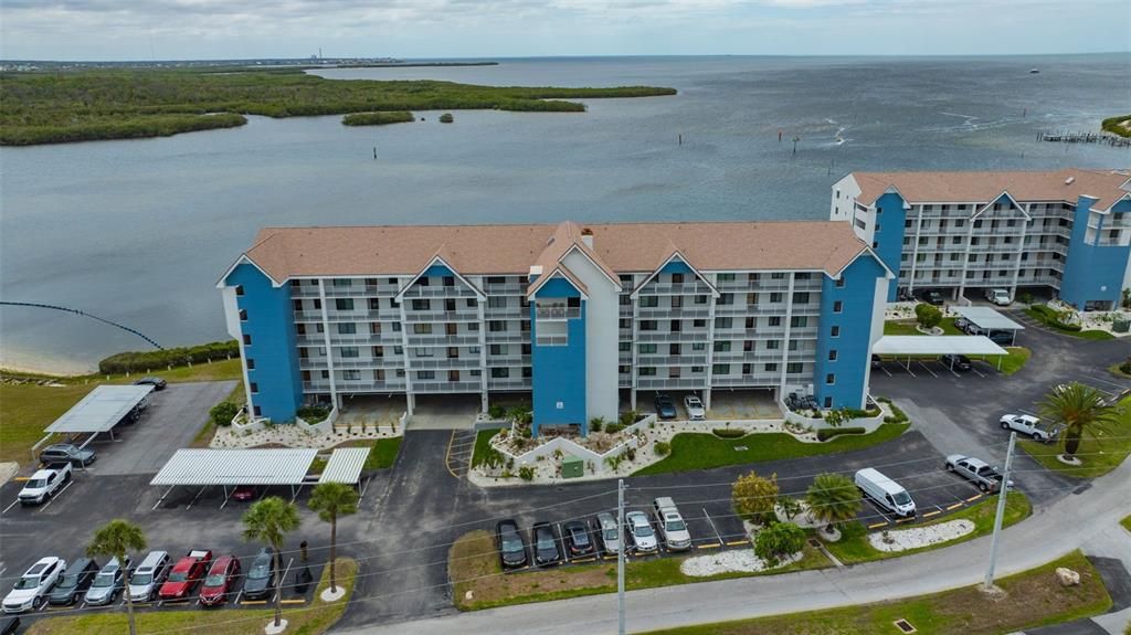 For Sale: $299,000 (2 beds, 2 baths, 1025 Square Feet)