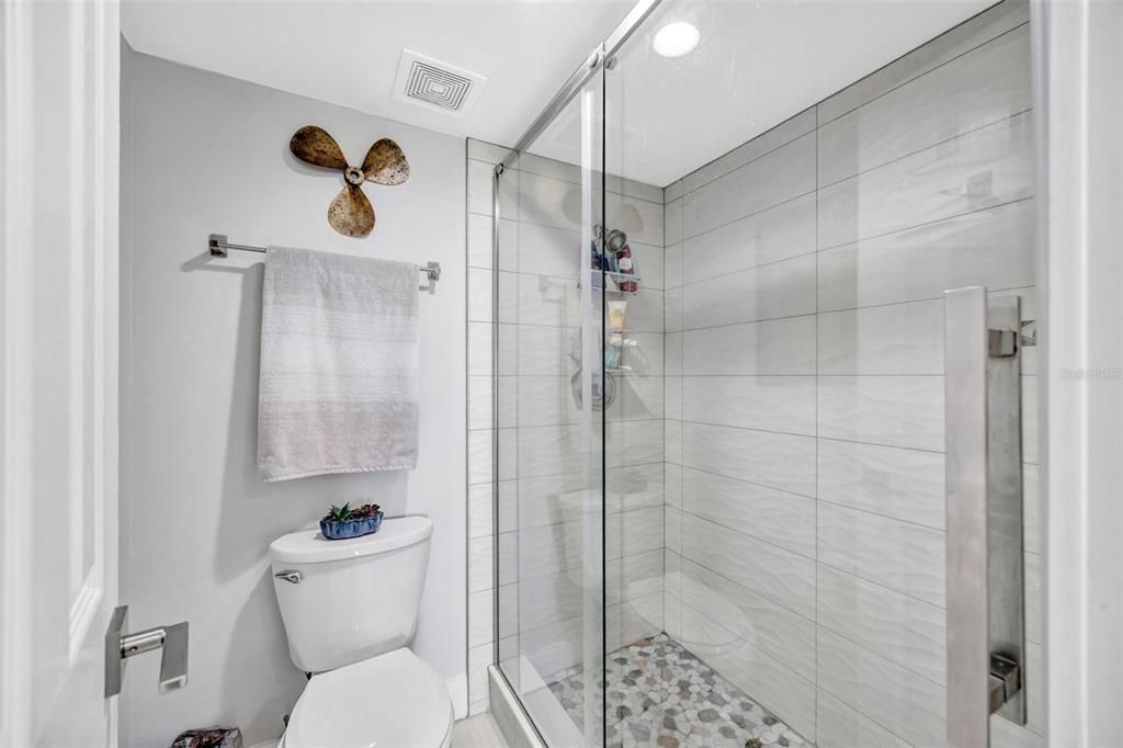 For Sale: $299,000 (2 beds, 2 baths, 1025 Square Feet)