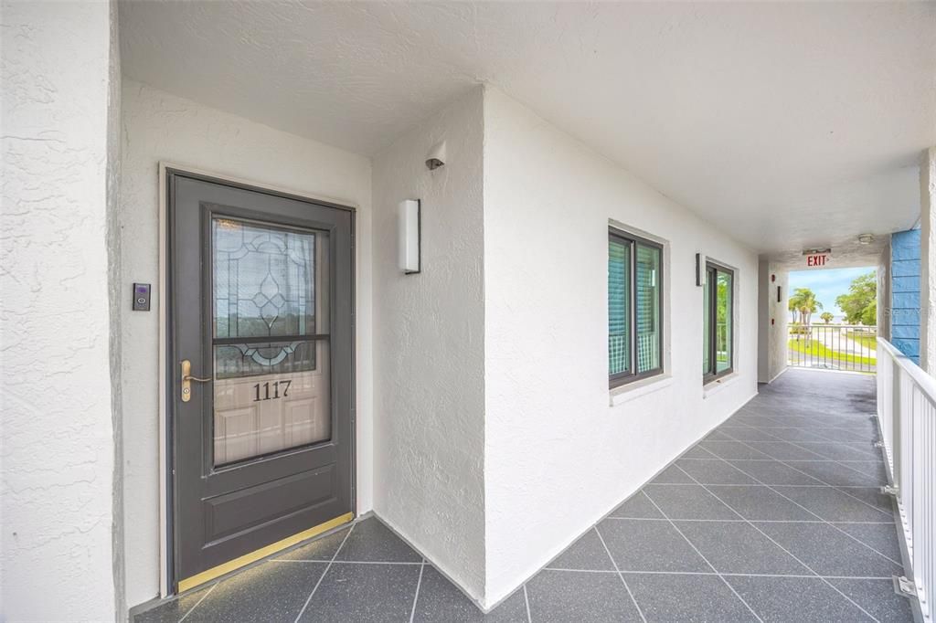 For Sale: $299,000 (2 beds, 2 baths, 1025 Square Feet)