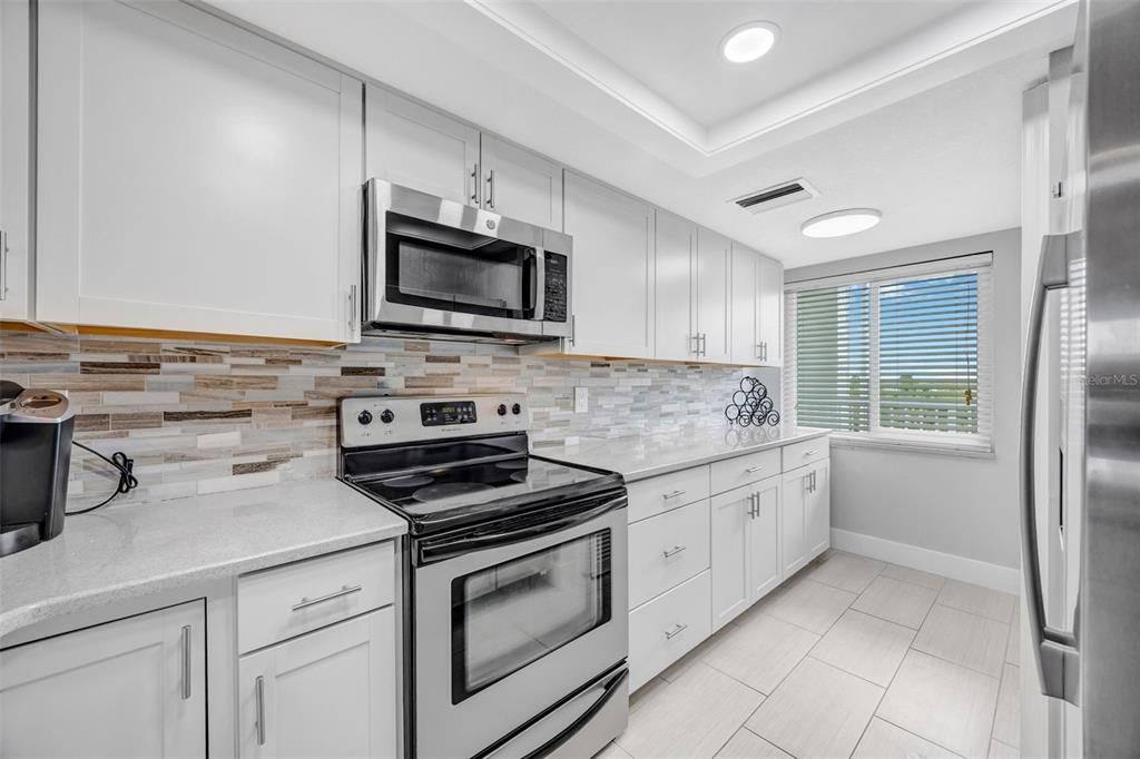 For Sale: $299,000 (2 beds, 2 baths, 1025 Square Feet)