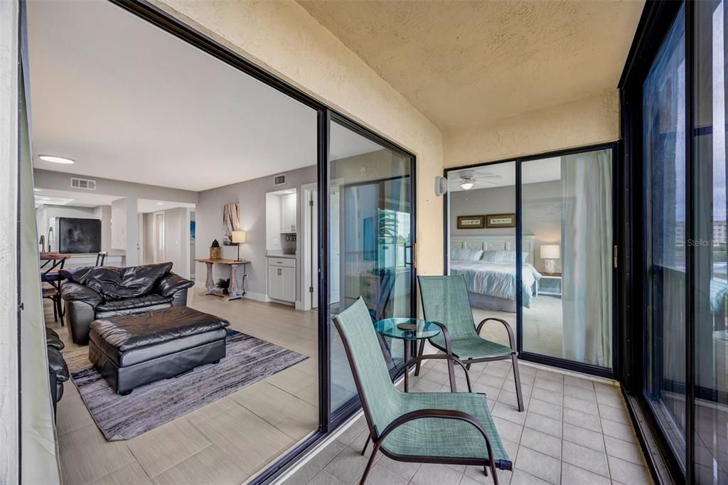 For Sale: $299,000 (2 beds, 2 baths, 1025 Square Feet)