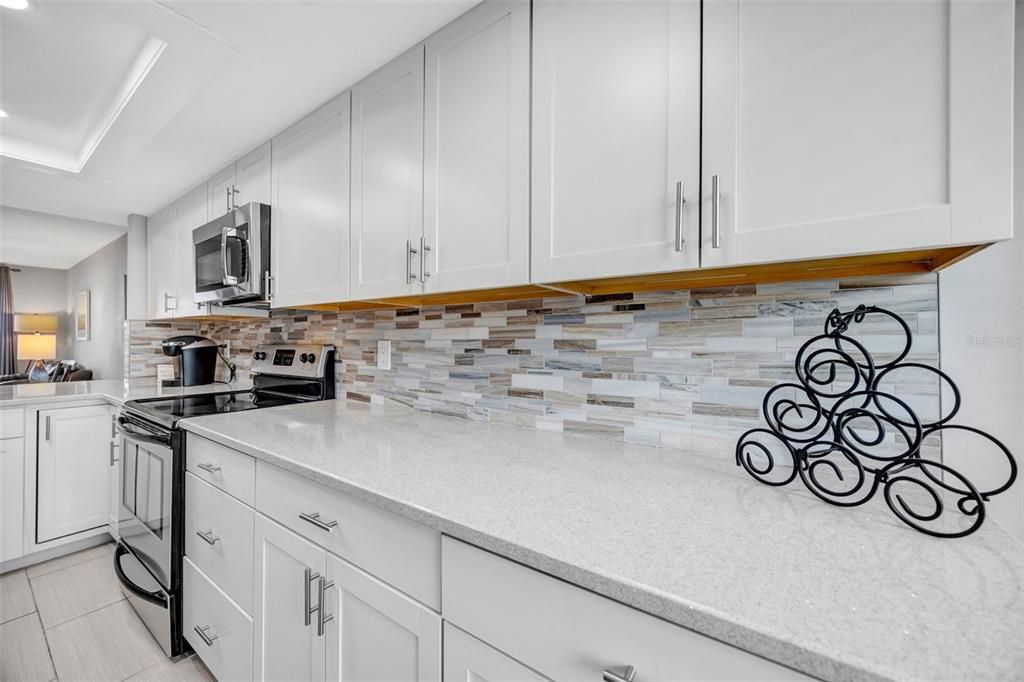 For Sale: $299,000 (2 beds, 2 baths, 1025 Square Feet)