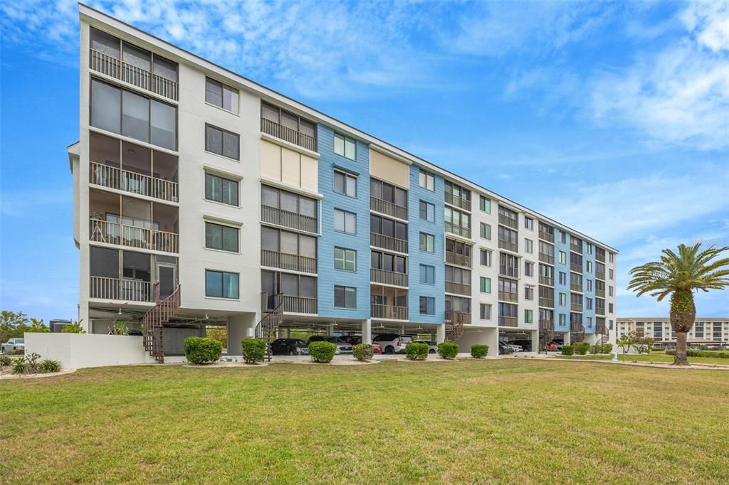 For Sale: $299,000 (2 beds, 2 baths, 1025 Square Feet)