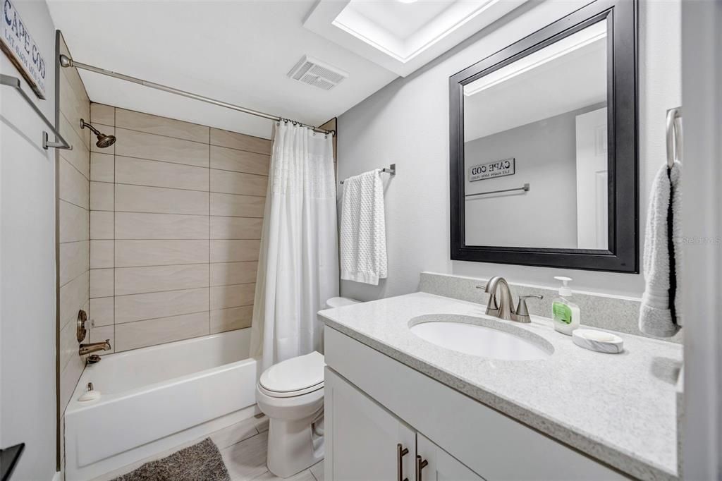 For Sale: $299,000 (2 beds, 2 baths, 1025 Square Feet)