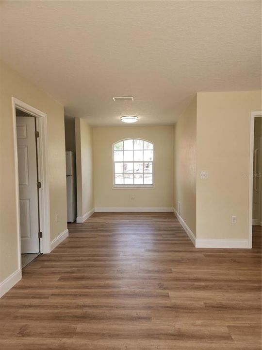 For Sale: $172,900 (2 beds, 1 baths, 915 Square Feet)