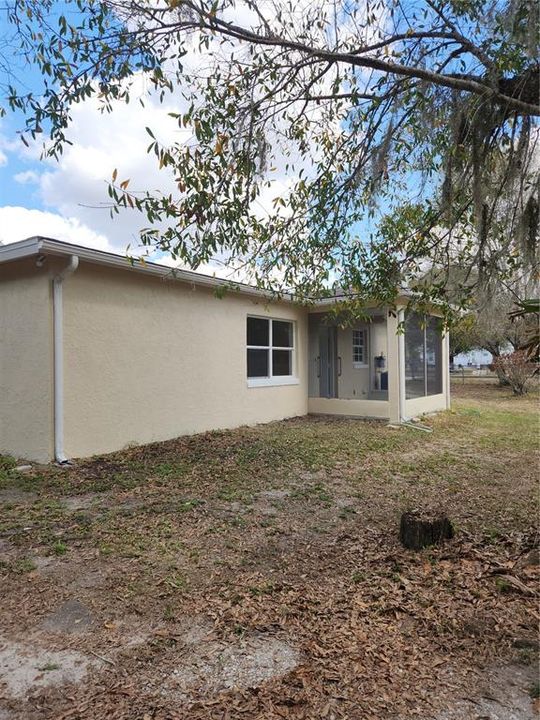 For Sale: $172,900 (2 beds, 1 baths, 915 Square Feet)