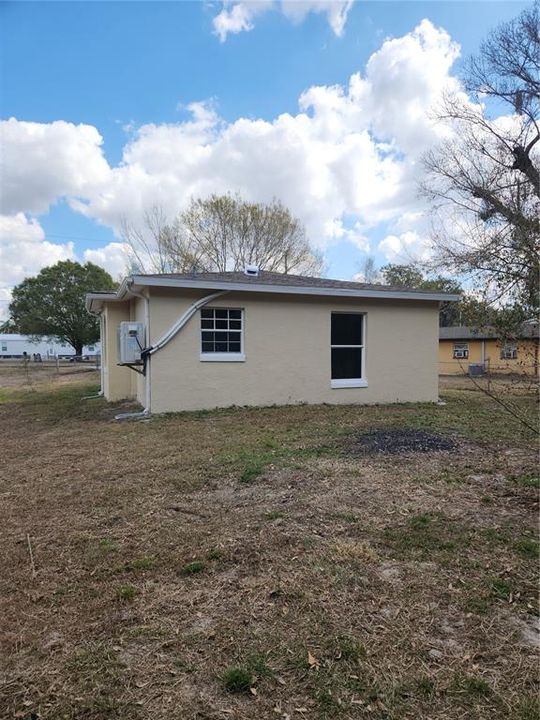 For Sale: $172,900 (2 beds, 1 baths, 915 Square Feet)