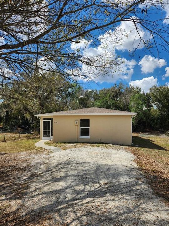For Sale: $172,900 (2 beds, 1 baths, 915 Square Feet)
