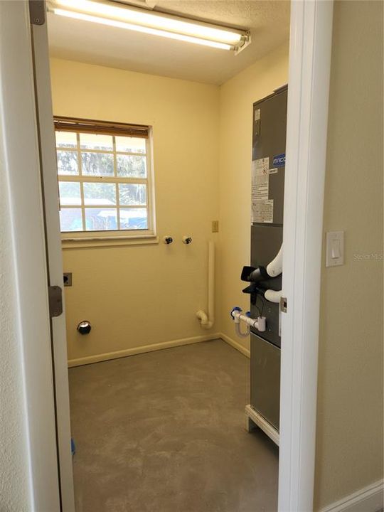 For Sale: $172,900 (2 beds, 1 baths, 915 Square Feet)