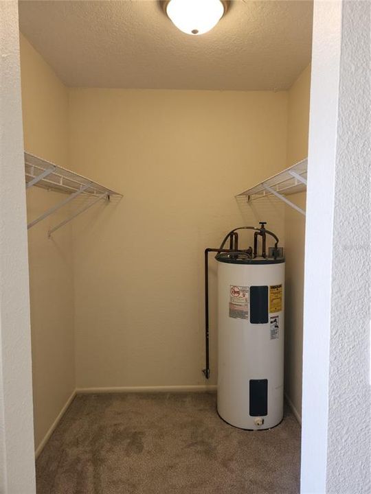 For Sale: $172,900 (2 beds, 1 baths, 915 Square Feet)