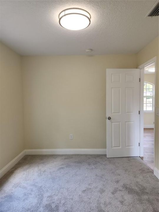 For Sale: $172,900 (2 beds, 1 baths, 915 Square Feet)