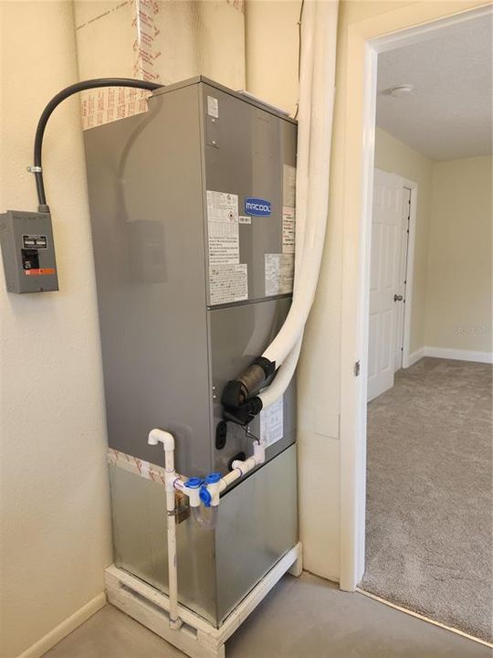 For Sale: $172,900 (2 beds, 1 baths, 915 Square Feet)