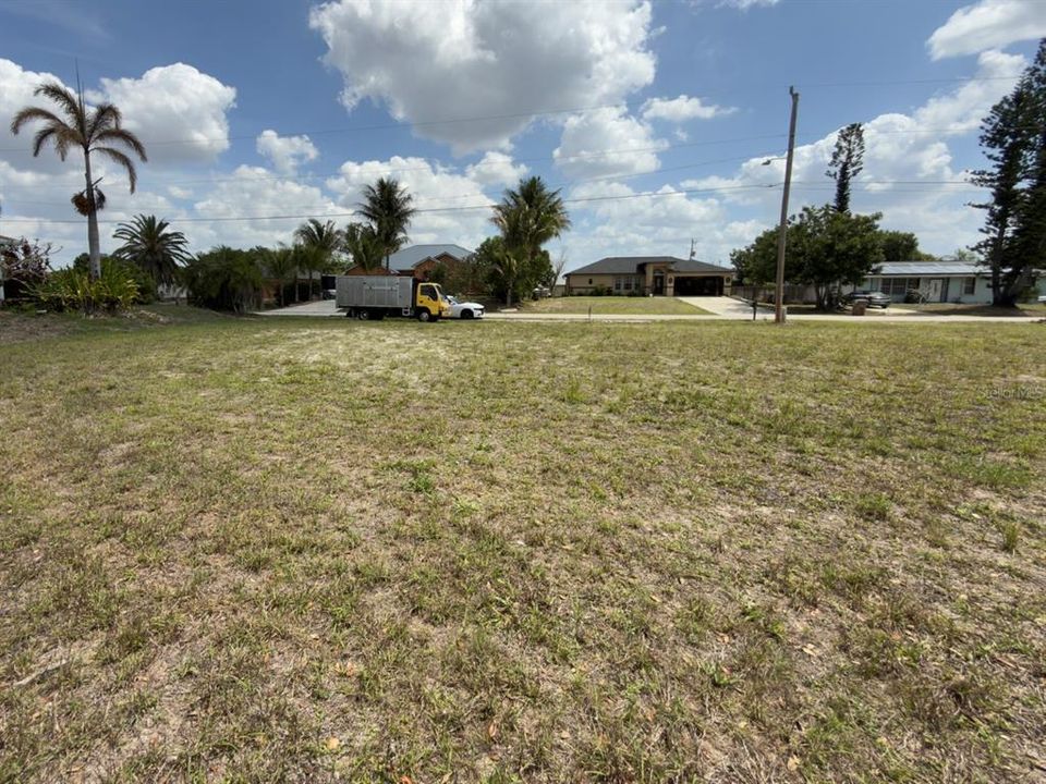 待售: $50,000 (0.23 acres)