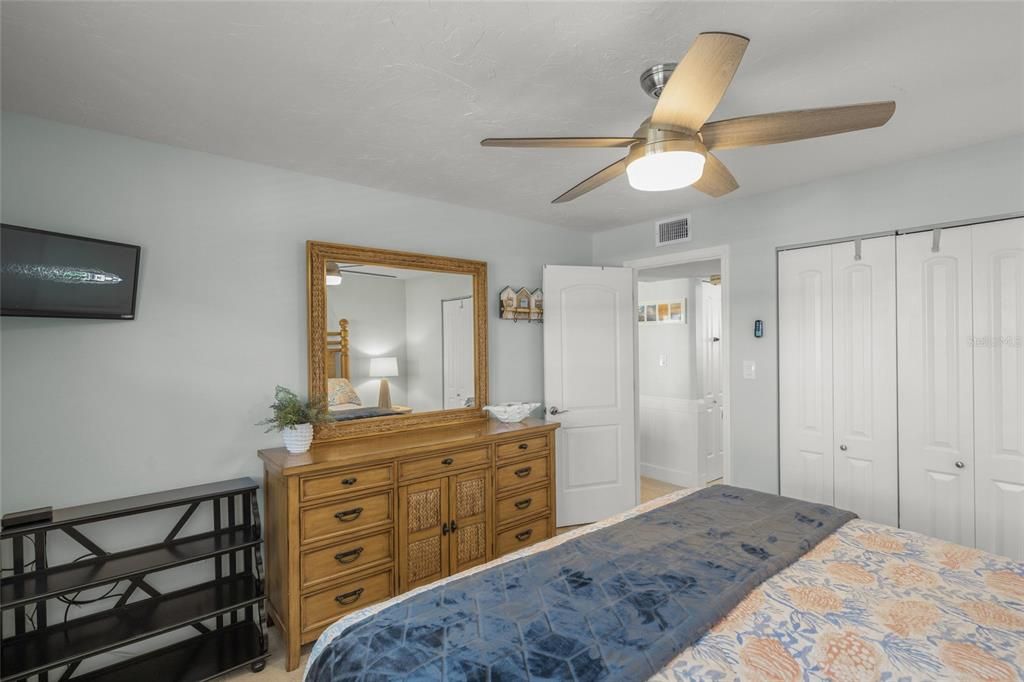 На продажу: $580,000 (2 спален, 1 ванн, 753 Квадратных фут)