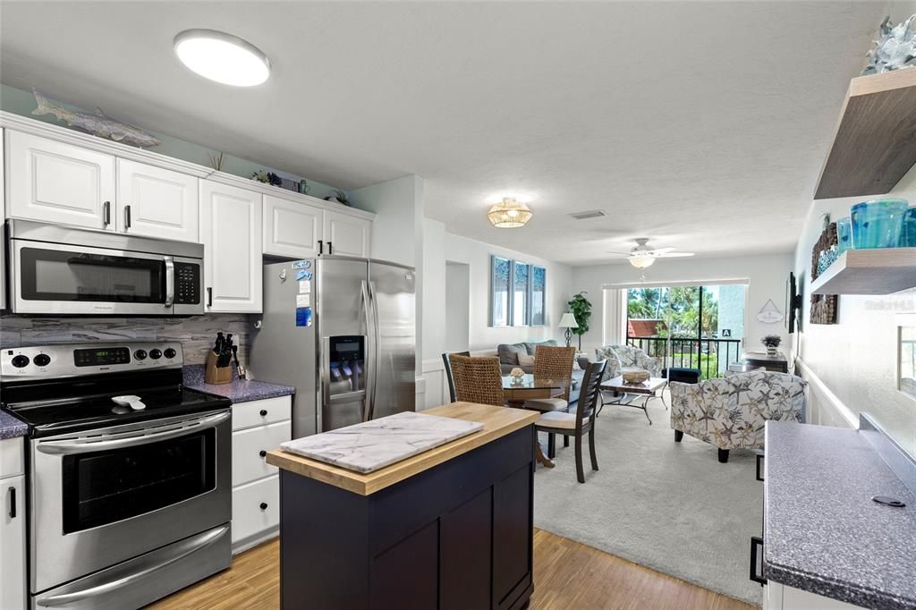 На продажу: $580,000 (2 спален, 1 ванн, 753 Квадратных фут)