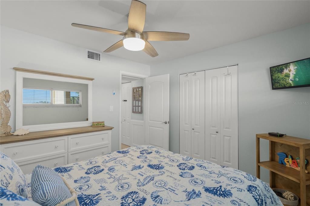 На продажу: $580,000 (2 спален, 1 ванн, 753 Квадратных фут)