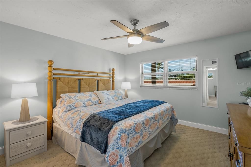 На продажу: $580,000 (2 спален, 1 ванн, 753 Квадратных фут)