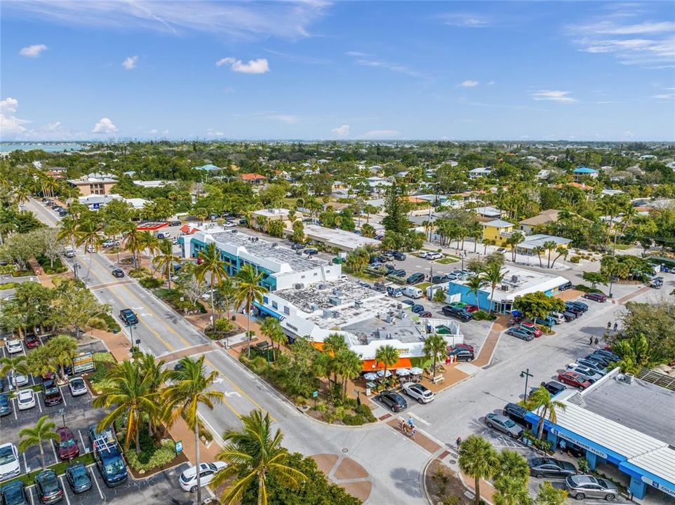 На продажу: $580,000 (2 спален, 1 ванн, 753 Квадратных фут)