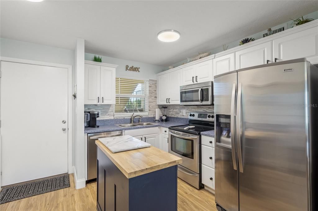 На продажу: $580,000 (2 спален, 1 ванн, 753 Квадратных фут)